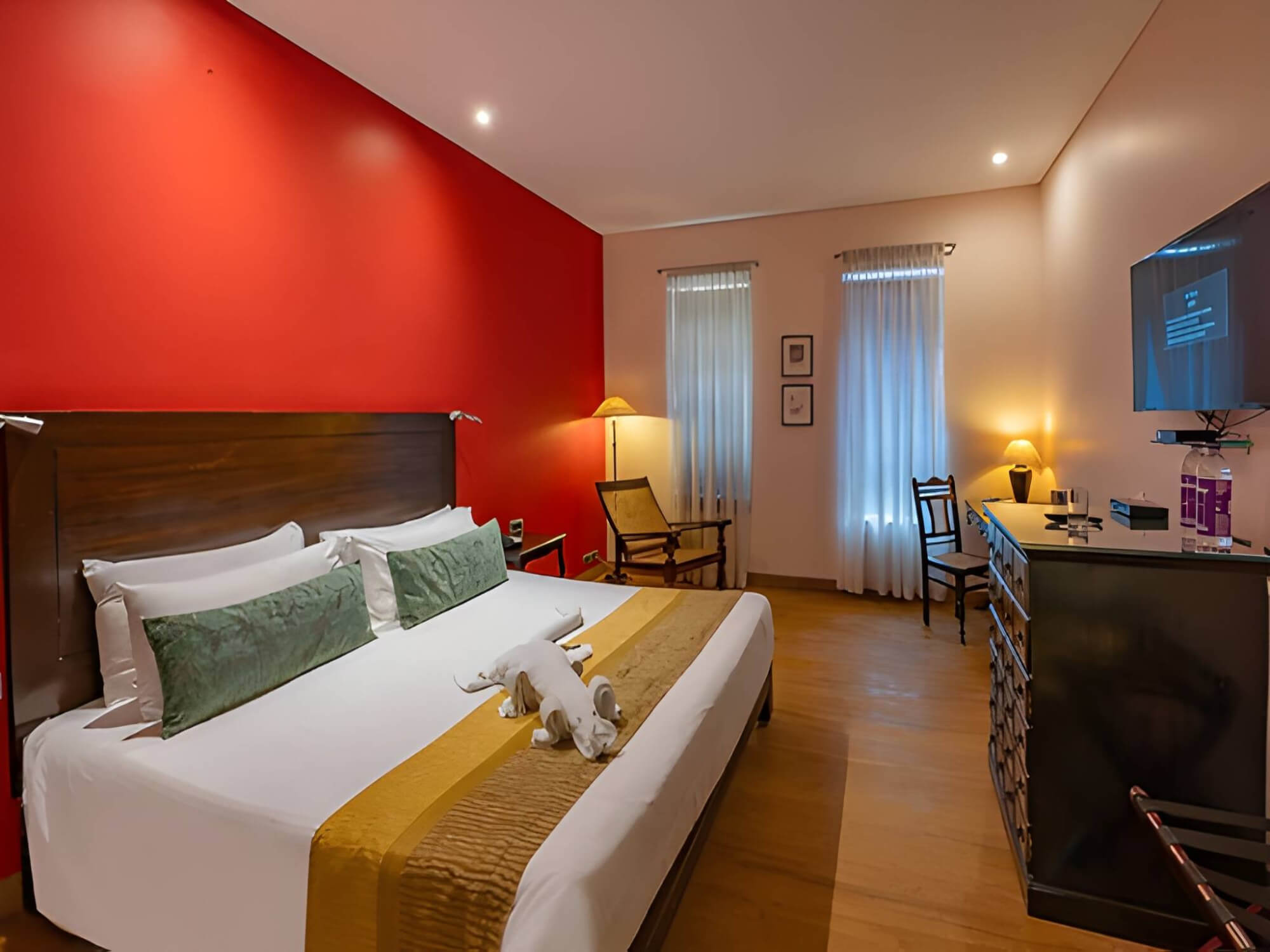 Courtyard Room King Bed with Bathtub